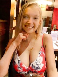 Downblouse - Cleavage