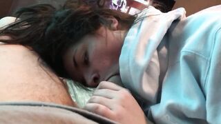 Teen slut gives amazing blowjob