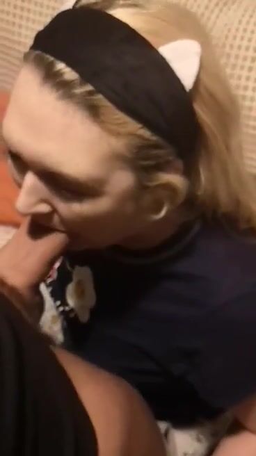Blonde babe sucking dick