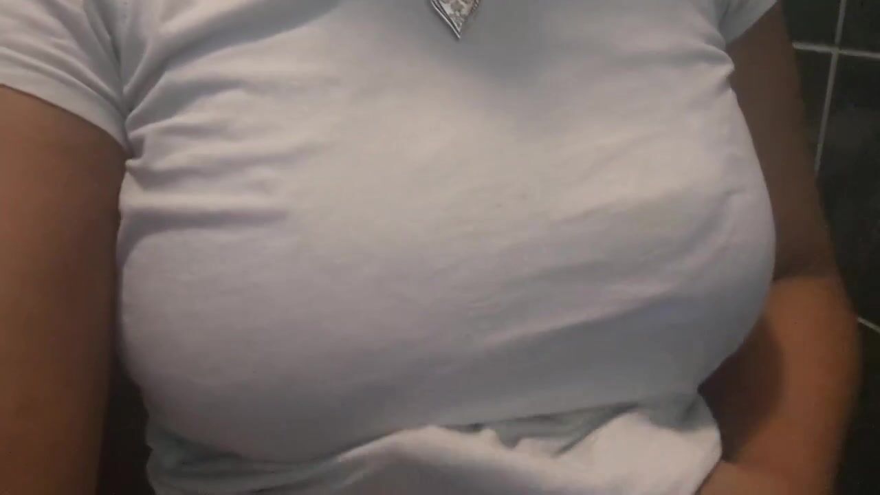 Webslut kiara exposed playing with her boobs