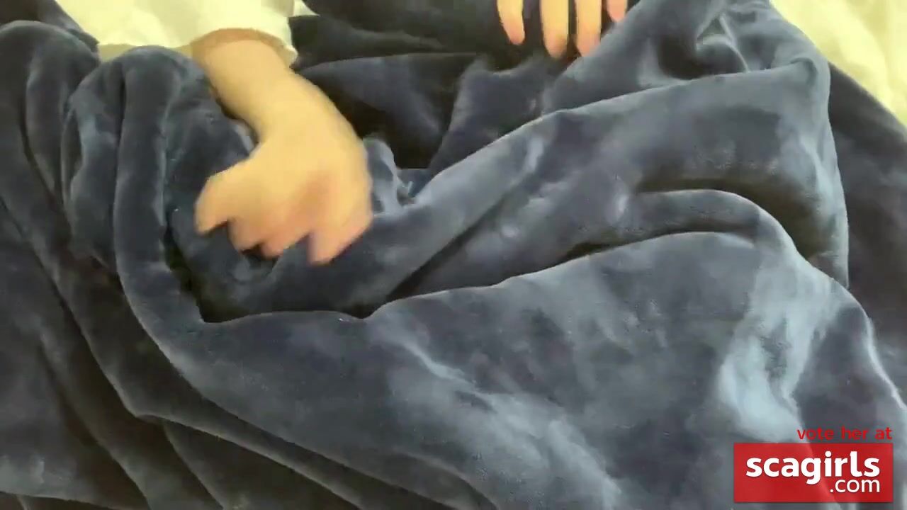 Horny College Girl Pussy Play on Webcam
