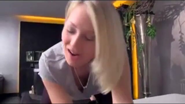 Dirty-Talking deutsche Blondine in Hardcore-Sex-Video