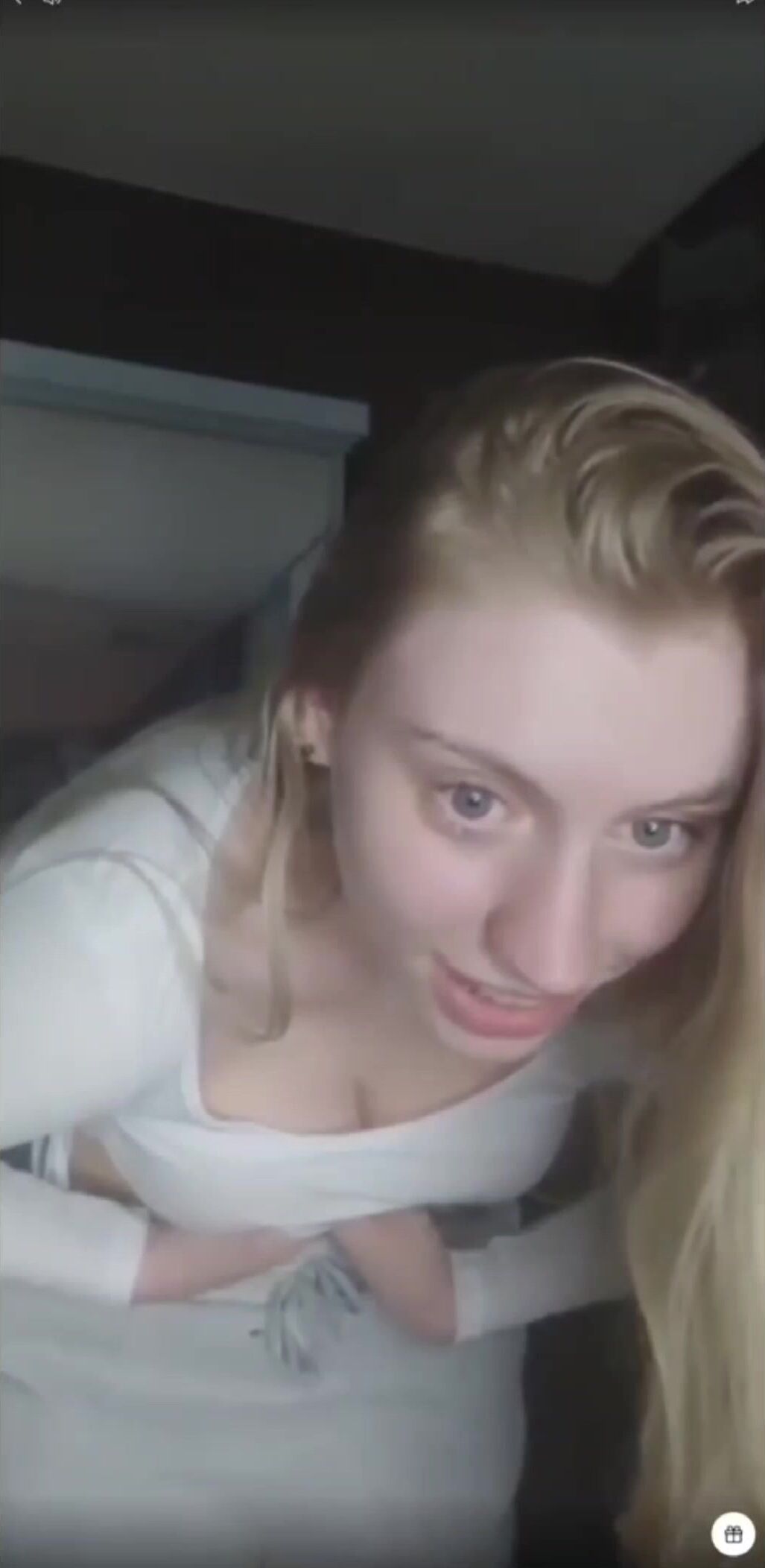 Briella Hanny Live Flashing
