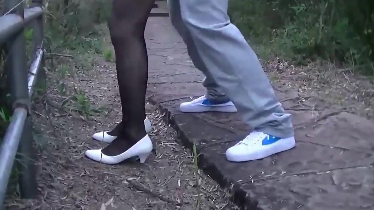 Chinese Outdoor Creampie with an Amateur Couple