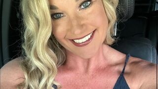 Squirting slut with loose pussy