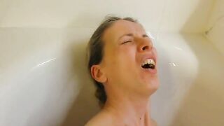 Justyna Bronowicka - orgasm at the bath