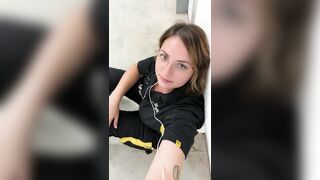 Kinky DHL delivery woman