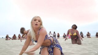 Blonde Babe Beach Twerk