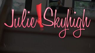 Julie Skyhigh smoking