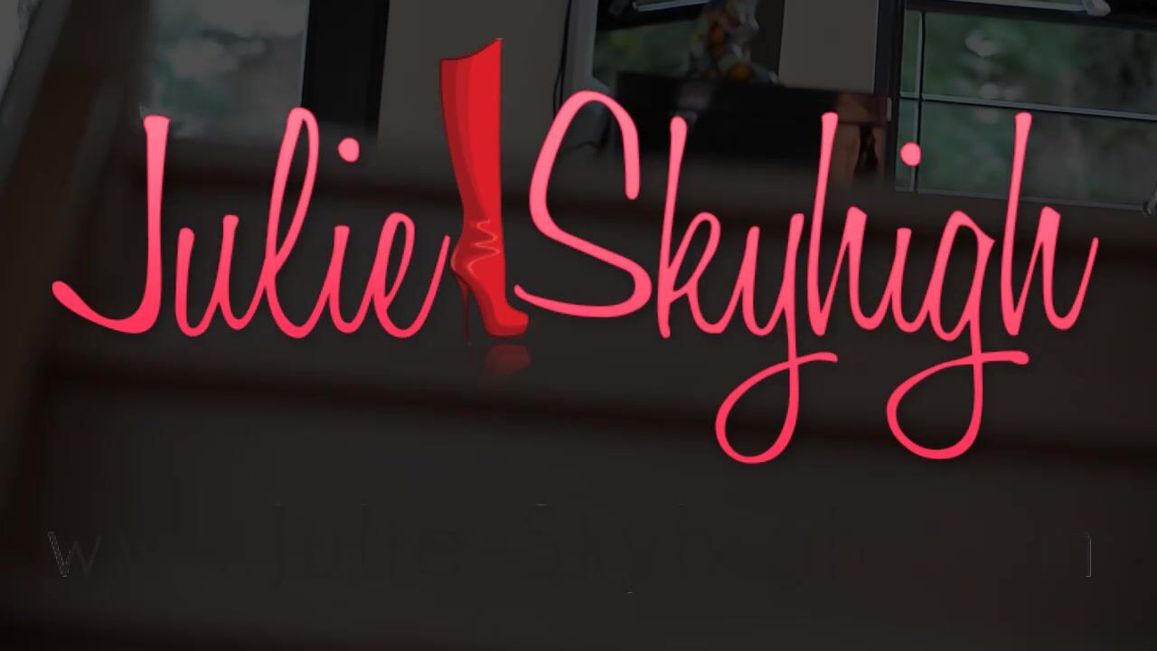 Julie Skyhigh smoking