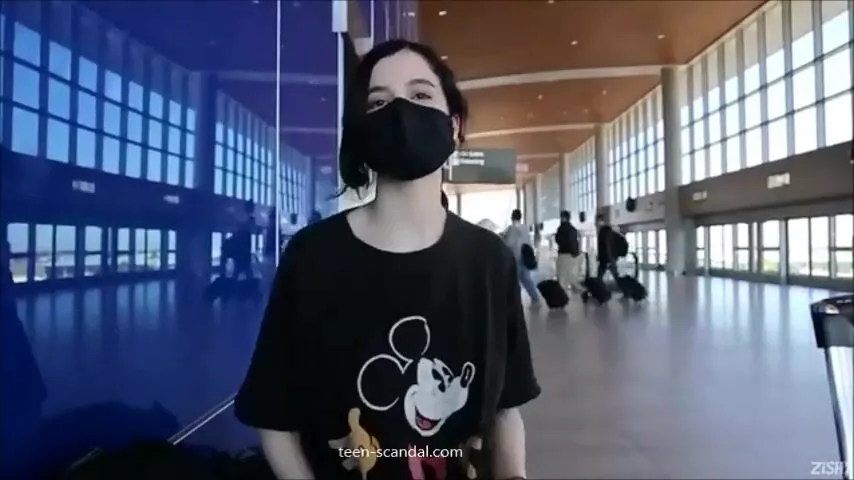 flashing  nice boobs at the airport1