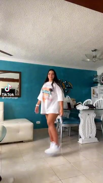 Sexy White Girls Twerk Hot TikTok Challenge
