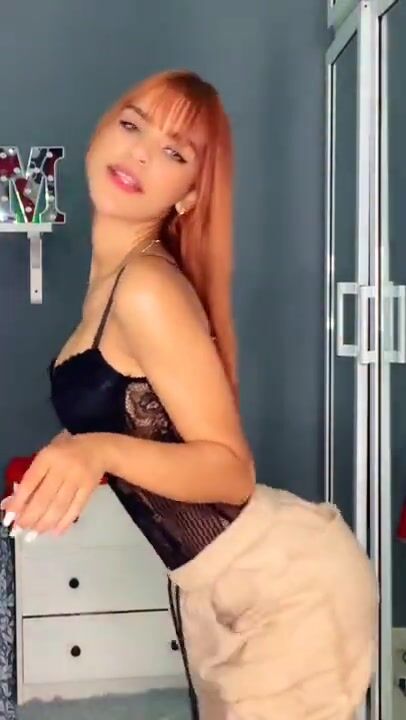 Sexy White Girl Twerk Hot TikTok Challenge