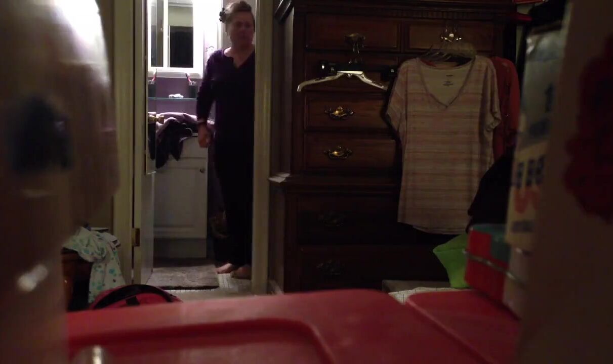 Big Booty Mom Caught Changing