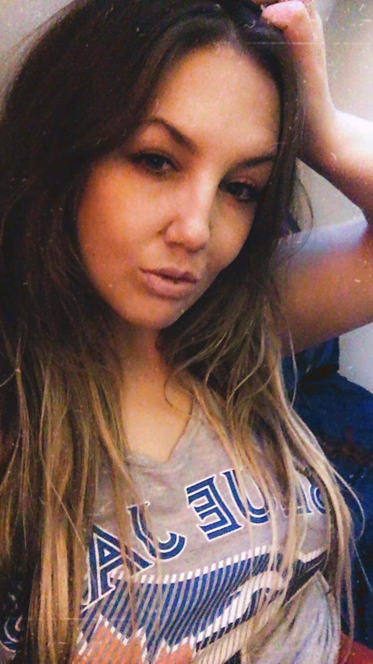 Breanna rubbing her pussy for all her fan’s YXE