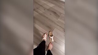 Derya Kocyigit aus Emsdetten zeigt ihre Füße