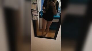 Pia aus Großglattbach posiert vorm Spiegel + Füße