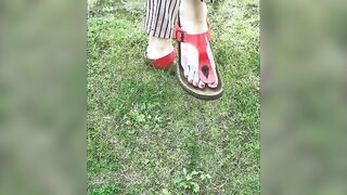 Victoria Volmer zeigt ihre Füße