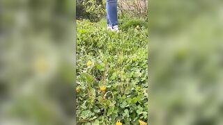 Katharina Mayer aus Gummersbach zeigt ihre Füße