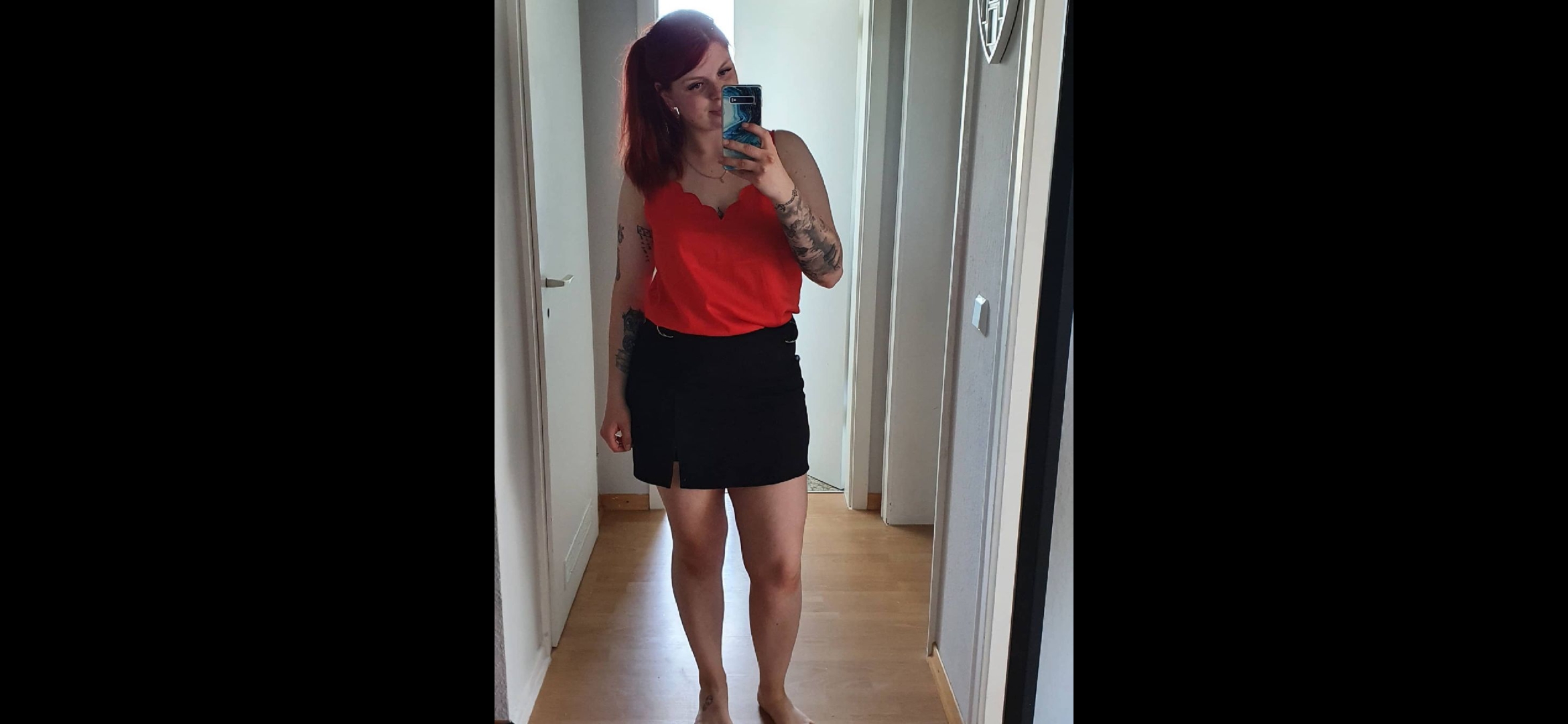 Katharina Mayer aus Gummersbach zeigt ihre Füße