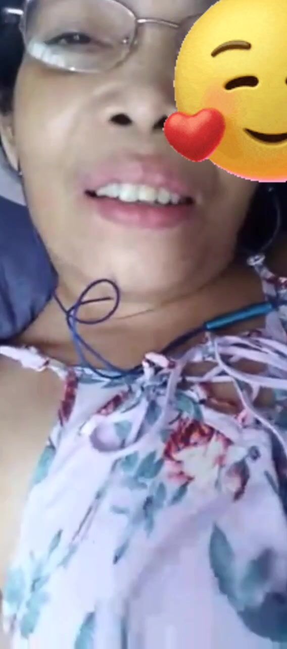 Pinay auntie caught