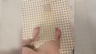 Slut pissing
