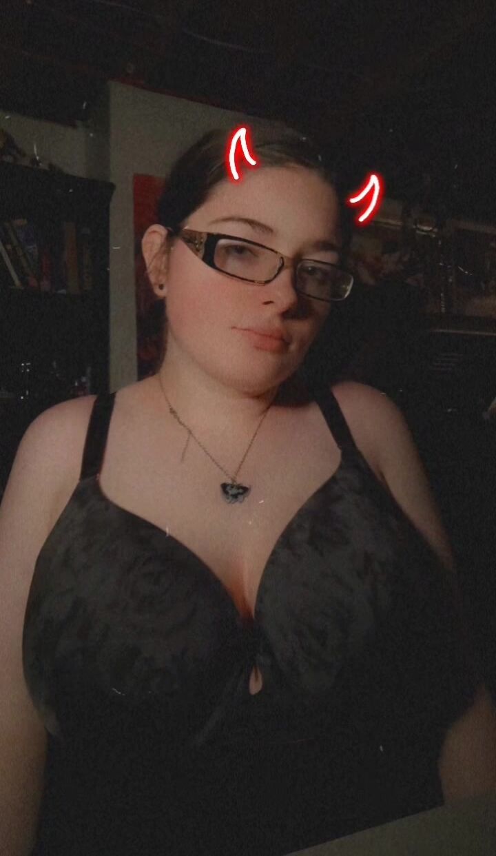 Holli Bennett from Erie pa showing off again