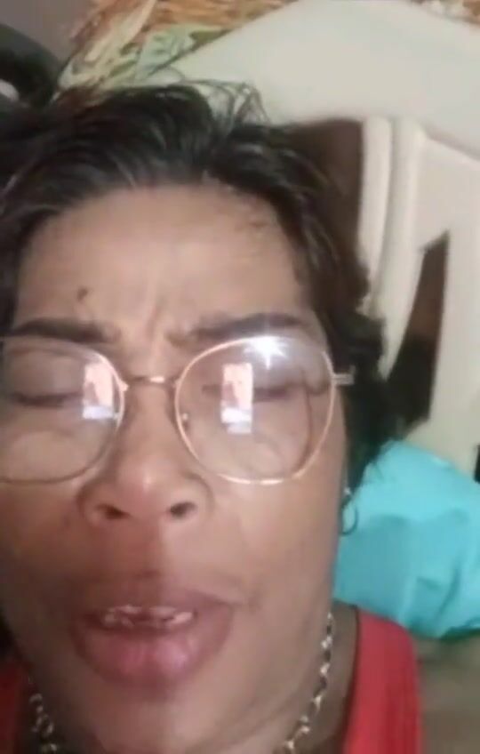 Pinay aunty with hot tits playing