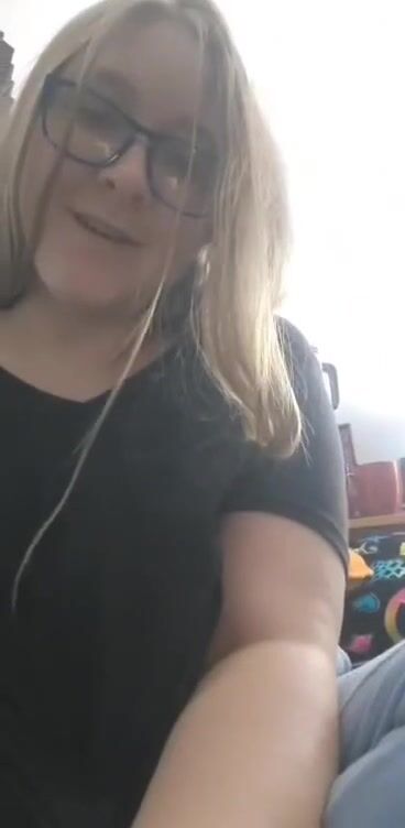 Sarah showing off her tits